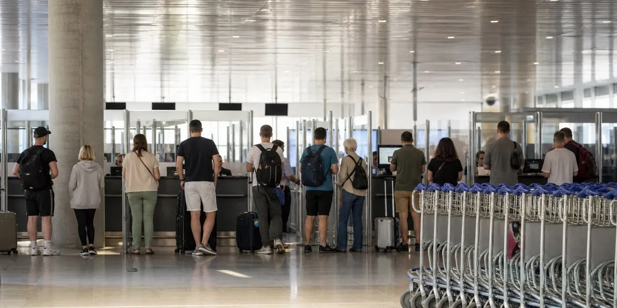 Man wanted by Bosnia and Herzegovina detained at Larnaca Airport &mdash; Cyprus Mail